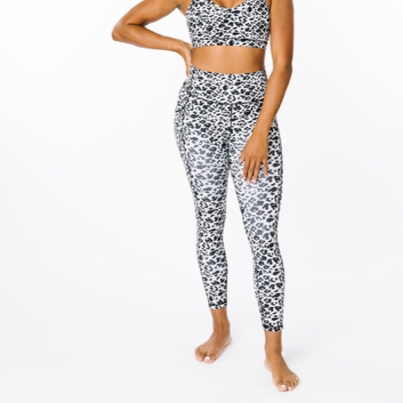 Zyia snow leopard brilliant leggings - Picture 2 of 4